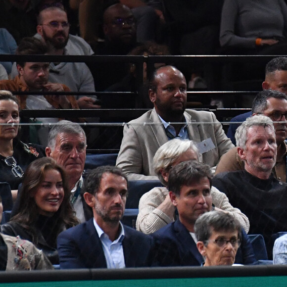 Achraf Hakimi, Alexandre Bompard, Fabrice Santoro, Denis Brogniart, Julien Courbet - People dans les tribunes de la demi-finale de l'Open Rolex Paris Masters à l'Accor Arena entre N. Djokovic contre A. Rublev, Paris le 4 novembre 2023. © Veeren/Bestimage 