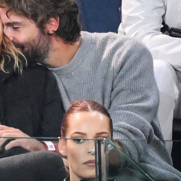 Exclusif - Tom Leeb et sa compagne Constance Labbé dans les tribunes de la demi-finale de l'Open Rolex Paris Masters à l'Accor Arena entre N. Djokovic contre A. Rublev le 4 Novembre 2023. © Matthieu Mirville/Bestimage  No Web - Belgique et Suisse