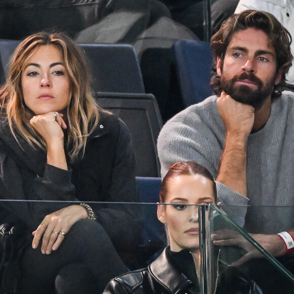 Exclusif - Tom Leeb et sa compagne Constance Labbé dans les tribunes de la demi-finale de l'Open Rolex Paris Masters à l'Accor Arena entre N. Djokovic contre A. Rublev le 4 Novembre 2023. © Matthieu Mirville/Bestimage 