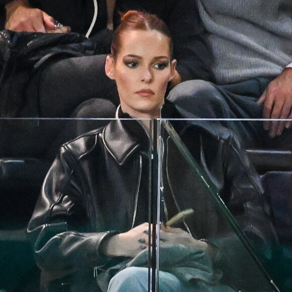 Exclusif - Maëva Coucke (Miss France 2018) - People dans les tribunes de la demi-finale de l'Open Rolex Paris Masters à l'Accor Arena entre N. Djokovic contre A. Rublev le 4 Novembre 2023. © Matthieu Mirville/Bestimage 
