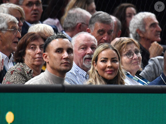 Keylor Navas et sa femme Andrea Salas - People dans les tribunes du Rolex Paris Bercy Masters 1000 remporté par Novak Djokovic contre Grigor Dimitrov , le 4 novembre 2023. © Veeren/Bestimage