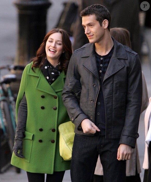 Leighton Meester et un charmant inconnu (nouveau personnage ???) sur le tournage de Gossip Girl à New York, le 9 mars 2010