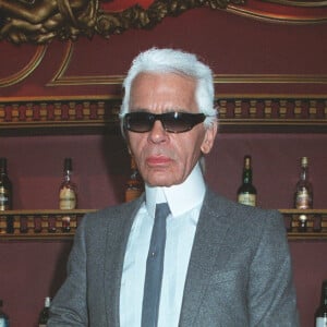 Il s'agit du jour où Karl Lagerfeld s'est fait mettre à la porte d'un endroit précieux à ses yeux, son hôtel particulier de la rue de l'Université, dans le 7e arrondissement de Paris. 
Karl Lagerfeld à Monaco 