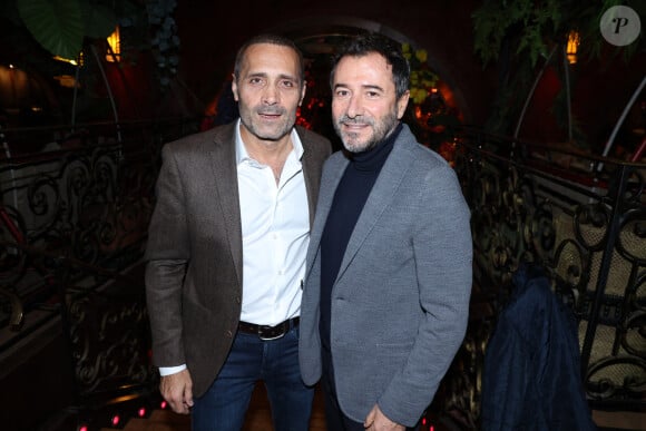 Exclusif - David Setrouk et Bernard Montiel à la soirée de Roland Perez pour la sortie de son nouveau livre "Ma Mere, Dieu et Litzie" au Buddha Bar à Paris, le 8 novembre 2023. @Jerome Dominé/ABACAPRESS.COM