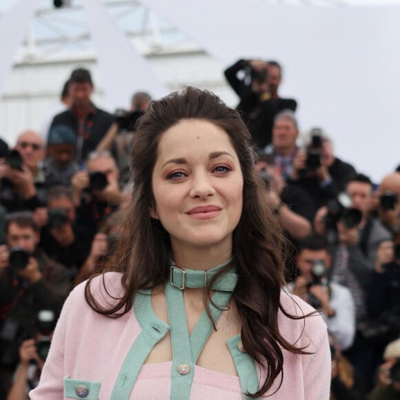 Marion Cotillard au photocall de "Little Girl Blue" lors du 76ème Festival International du Film de Cannes, le 21 mai 2023. © Jacovides / Moreau / Bestimage