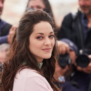 Marion Cotillard au photocall de "Little Girl Blue" lors du 76ème Festival International du Film de Cannes, le 21 mai 2023. © Jacovides / Moreau / Bestimage