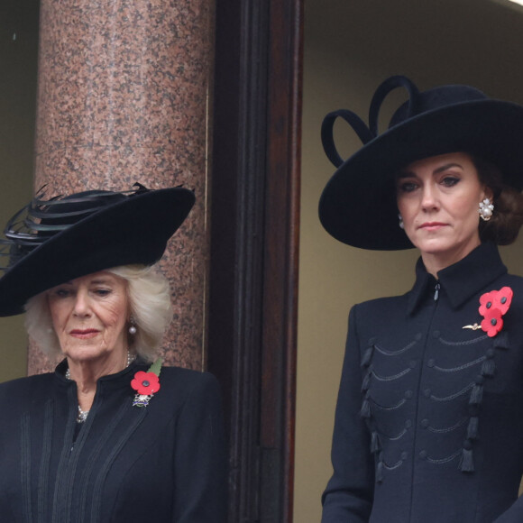 En de telles circonstances, les membres de la famille royale d'Angleterre sont sur tous les fronts.
Camilla Parker Bowles et Kate Middleton - La famille royale honore les disparus des deux guerres mondiales lors de la cérémonie Remembrance Sunday (Dimanche du souvenir) au Cénotaphe à Londres. Le 12 novembre 2023.