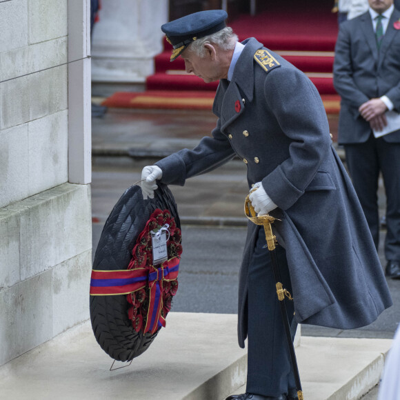 Le roi Charles III d'Angleterre - La famille royale honore les disparus des deux guerres mondiales lors de la cérémonie Remembrance Sunday (Dimanche du souvenir) au Cénotaphe à Londres. Le 12 novembre 2023.