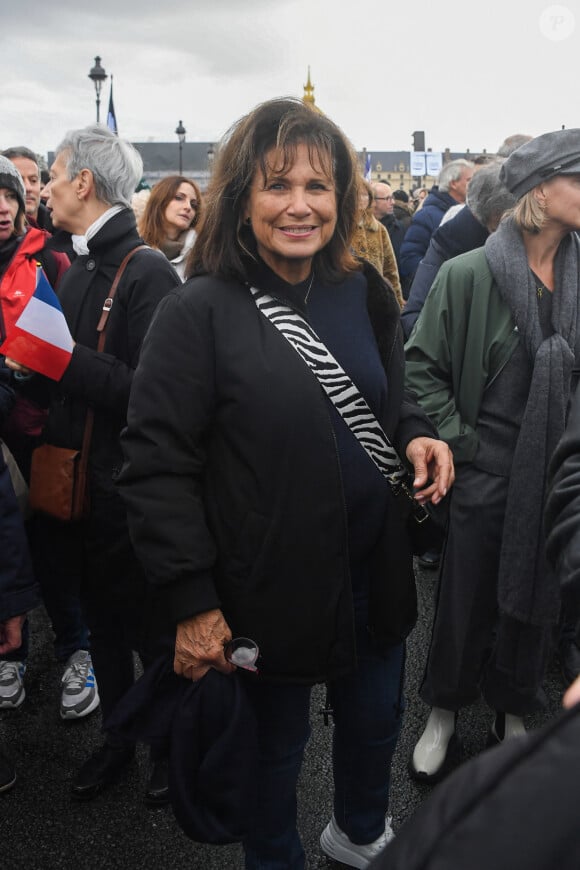 Anne Sinclair - Marche pour la République et contre l'antisémitisme à Paris le 12 novembre 2023. © Lionel Urman / Bestimage
