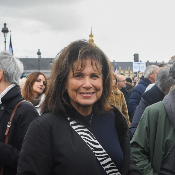 Anne Sinclair - Marche pour la République et contre l'antisémitisme à Paris le 12 novembre 2023. © Lionel Urman / Bestimage