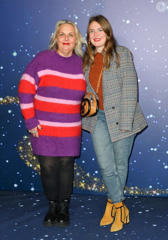 Valérie Damidot et sa fille Roxane Damidot - Première du film Disney "Wish, Asha et la bonne étoile" au Grand Rex à Paris le 13 novembre 2023. © Coadic Guirec / Bestimage