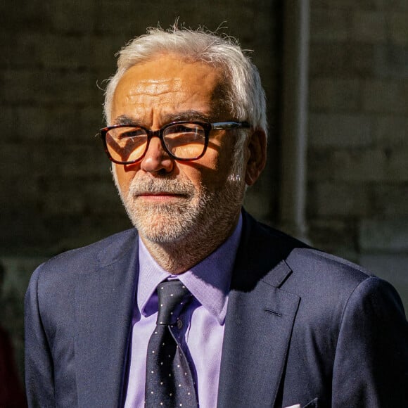 Pascal Praud est habitué aux polémiques, mais pour celle-ci, il a décidé de réagir
Pascal Praud - Obsèques du journaliste Jean-Pierre Elkabbach au cimetière du Montparnasse dans le 14ème arrondissement de Paris © Pierre Perusseau/Bestimage