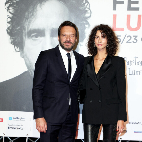 Samuel Le Bihan et sa compagne Stefania Cristian - Photocall lors de la cérémonie d'ouverture de la 14ème édition du Festival Lumière 2022 à la Halle Tony Garnier à Lyon le 15 octobre 2022. © Domnique Jacovides / Bestimage