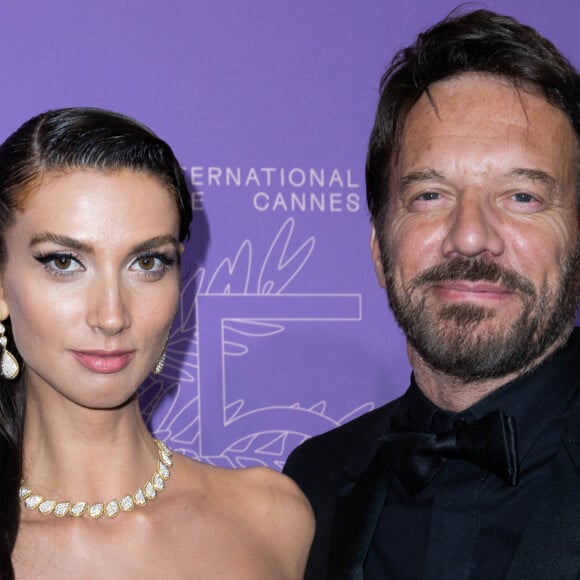 Stefania Cristian et Samuel Le Bihan - Photocall du dîner du 75ème Festival International du Film de Cannes. Le 24 mai 2022 © Olivier Borde / Bestimage