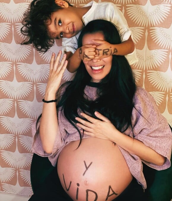 Une belle famille !
Beatriz Luengo enceinte et son fils Angelo sur Instagram. Le 25 février 2021.