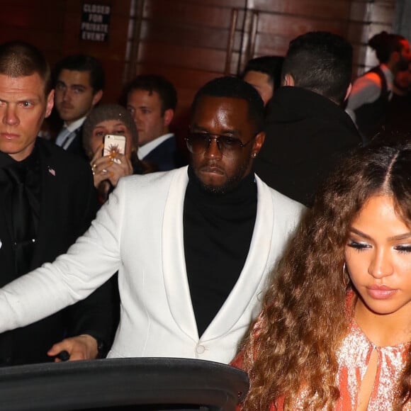 selon la plainte de Cassie déposée ce 16 novembre 2023, il lui a fait vivre un enfer
Cassie et Sean Combs (Sean John, Puff Diddy, Puffy, Diddy, P. Diddy, Brother Love) arrivent à l'after party du 1OAK après la 60ème cérémonie des Grammy Awards au Madison Square Garden à New York le 28 janvier 2018