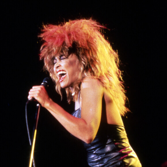 Ainsi qu'un autre à Tina Turner
Archives - Tina Turner en concert.