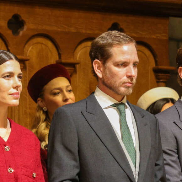 La famille monégasque avait rendez-vous à la cathédrale Notre-Dame Immaculée
La princesse Alexandra de Hanovre, Charlotte Casiraghi, Pierre Casiraghi, Andrea Casiraghi, Louis Ducruet - La famille princière monégasque assiste à la messe d'action de grâce avec Te Deum lors de la la fête nationale de Monaco, en la cathédrale Notre-Dame Immaculée, le 19 novembre 2023. © Jean-Charles Vinaj / Poll Monaco / Bestimage 