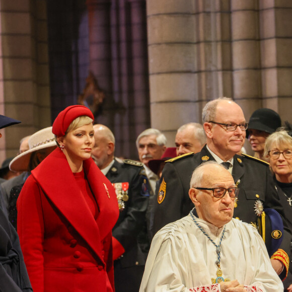 Le prince Albert II de Monaco, La princesse Charlène de Monaco - La famille princière monégasque assiste à la messe d'action de grâce avec Te Deum lors de la la fête nationale de Monaco, en la cathédrale Notre-Dame Immaculée, le 19 novembre 2023. © Jean-Charles Vinaj / Poll Monaco / Bestimage 