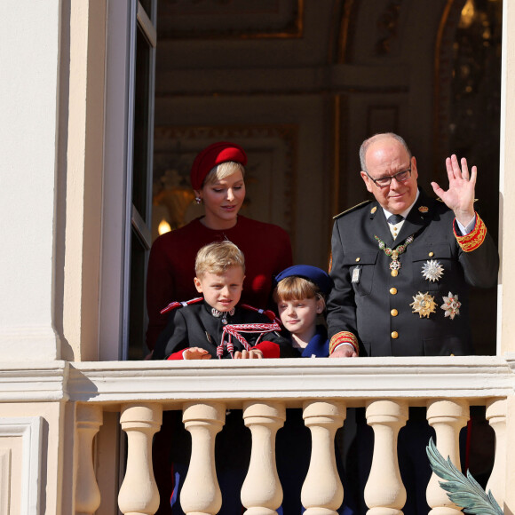 Le prince Albert II et la princesse Charlene de Monaco, et leurs enfants le prince Jacques et la princesse Gabriella - La famille princière de Monaco au balcon du palais, à l'occasion de la Fête Nationale de Monaco. Le 19 novembre 2023 © Dominique Jacovides-Bruno Bebert / Bestimage 