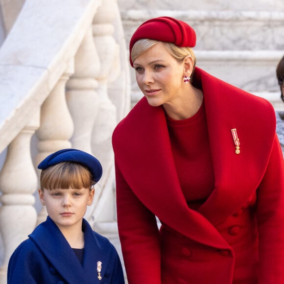 La princesse Gabriella, la princesse Charlene de Monaco - La famille princière monégasque dans la cour d'honneur du palais lors de la la fête nationale à Monaco, le 19 novembre 2023. La famille princière monégasque assiste à la prise d'armes, puis à la cérémonie de remise des médailles et à un défilé militaire sur la place du palais princier. © Olivier Huitel / Pool Monaco / Bestimage 