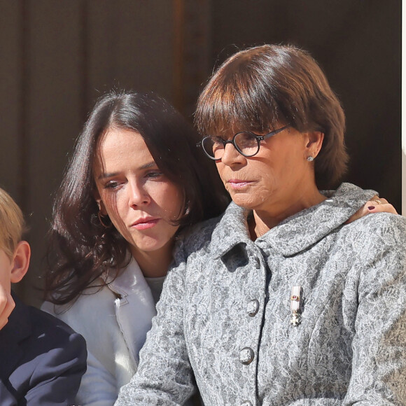 Pauline Ducruet et sa mère la princesse Stéphanie de Monaco - La famille princière de Monaco au balcon du palais, à l'occasion de la Fête Nationale de Monaco. Le 19 novembre 2023 © Dominique Jacovides-Bruno Bebert / Bestimage 