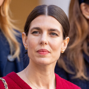 Charlotte Casiraghi - La famille princière monégasque dans la cour d'honneur du palais lors de la la fête nationale à Monaco, le 19 novembre 2023. La famille princière monégasque assiste à la prise d'armes, puis à la cérémonie de remise des médailles et à un défilé militaire sur la place du palais princier. © Olivier Huitel / Pool Monaco / Bestimage 