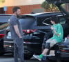 Celle-ci possède un look très "masculin". 
Ben Affleck et sa fille Seraphina - Ben Affleck vient chercher ses enfants dans un skatepark à Los Angeles
