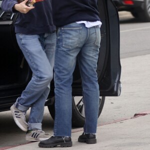 Jennifer Garner enlace tendrement sa fille Seraphina alors qu'elles se séparent dans la rue de Los Angeles.
