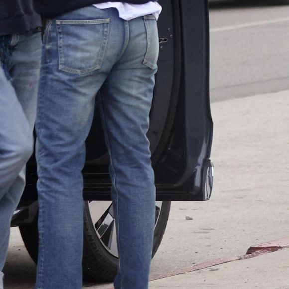 Jennifer Garner enlace tendrement sa fille Seraphina alors qu'elles se séparent dans la rue de Los Angeles.