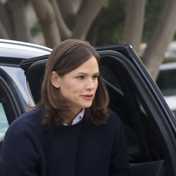 Jennifer Garner enlace tendrement sa fille Seraphina alors qu'elles se séparent dans la rue de Los Angeles.