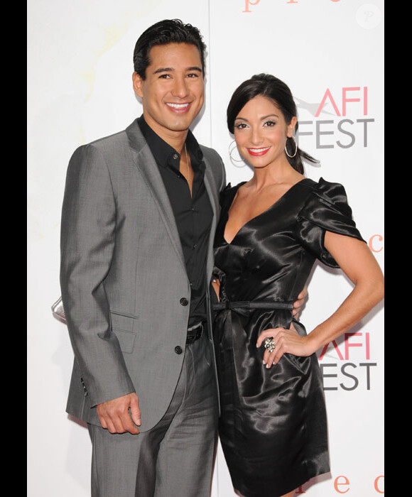 Mario Lopez et sa girlfriend Courtney Mazza en novembre 2009