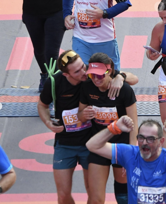 Au marathon de New York, alors qu'elle a traversé laligne d'arrivée en larmes, il est venu la consoler.
Marine Lorphelin lors du marathon de New York. Instagram