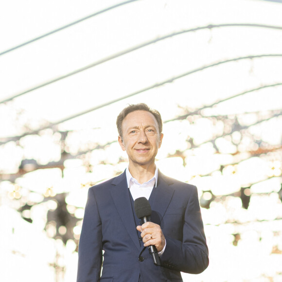 Exclusif - Stéphane Bern lors du 10ème anniversaire du "Grand Concert de Paris" au pied de la Tour Eiffel sur le Champ-de-Mars à Paris, France, le 14 juillet 2023. Pour clôturer en beauté la Fête nationale 2023, l’Orchestre National de France, la Maîtrise et le Choeur de Radio France organisent "Le Grand Concert de Paris" au pied de la Tour Eiffel au Champ-de-Mars à Paris. © Perusseau-Veeren/Bestimage 
