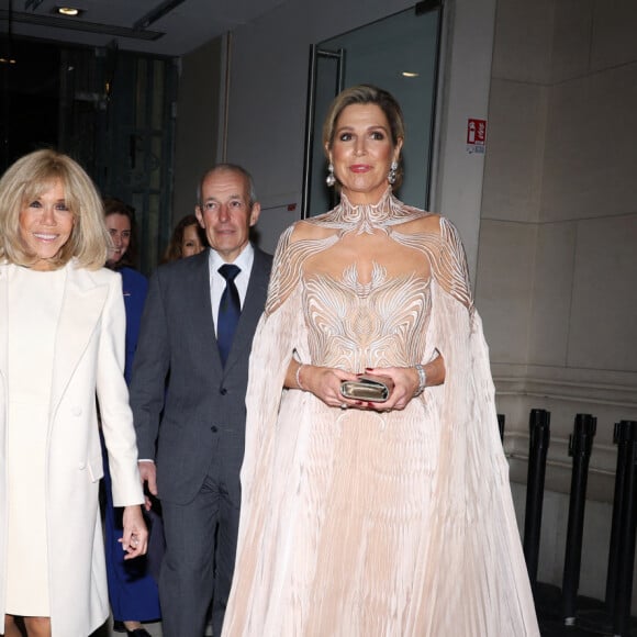 Brigitte Macron et la reine Maxima des Pays-Bas - Ouverture de l'exposition "Sculpter les sens" d'Iris van Herpen au Musée des Arts Décoratifs de Paris le 28 novembre 2023. © Denis Guignebourg/Bestimage