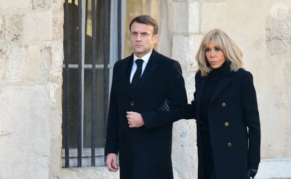 Obsèques De Gérard Collomb Sa Veuve Soutenue Par Emmanuel Et Brigitte Macron Sa Dernière 