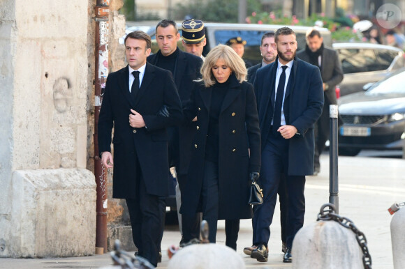 Le président de la République française Emmanuel Macron et la première Dame française Brigitte Macron - Obsèques de Gérard Collomb en la cathédrale Saint-Jean à Lyon le 29 novembre 2023. © Romain Doucelin/Bestimage