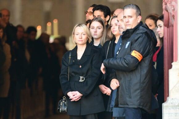 Clémence et Camille, les filles de Gérard Collomb, et sa veuve Caroline Rougé - Obsèques de Gérard Collomb en la cathédrale Saint-Jean à Lyon le 29 novembre 2023. © Romain Doucelin/Bestimage