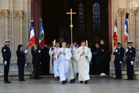 Sortie des obsèques de Gérard Collomb en la cathédrale Saint-Jean à Lyon le 29 novembre 2023. © Romain Doucelin/Bestimage