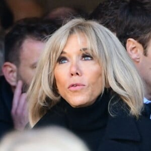 Brigitte Macron - Sortie des obsèques de Gérard Collomb en la cathédrale Saint-Jean à Lyon le 29 novembre 2023. © Romain Doucelin/Bestimage