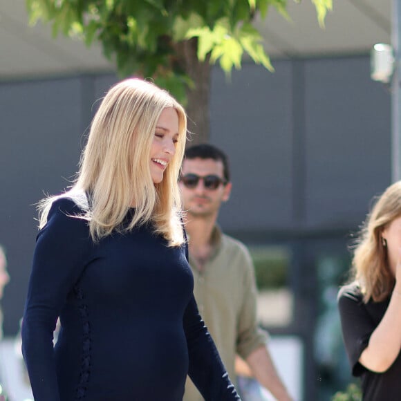 Virginie Efira enceinte au photocall du film "Rien à perdre" (Un certain regard) lors du 76e Festival International du Film de Cannes, le 26 mai 2023. © Jacovides / Moreau / Bestimage