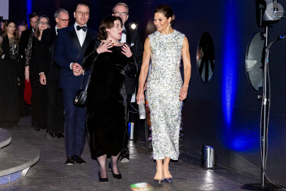 La princesse Victoria et le prince Daniel de Suède lors d'un dîner de gala au Musée d'Histoire naturelle à Londres, à l'occasion de leur voyage officiel au Royaume-Uni. Le 29 novembre 2023 
