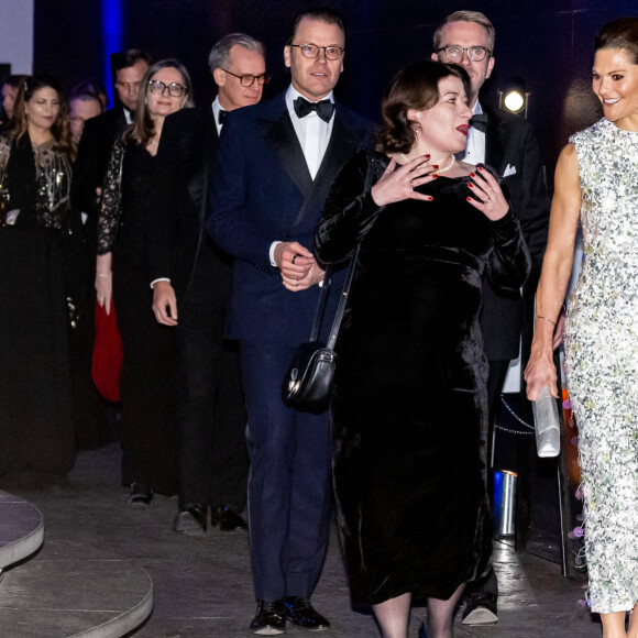 La princesse Victoria et le prince Daniel de Suède lors d'un dîner de gala au Musée d'Histoire naturelle à Londres, à l'occasion de leur voyage officiel au Royaume-Uni. Le 29 novembre 2023 