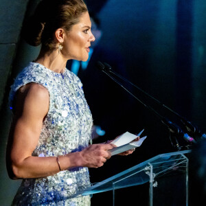 La princesse Victoria de Suède lors d'un dîner de gala au Musée d'Histoire naturelle à Londres, à l'occasion de leur voyage officiel au Royaume-Uni. Le 29 novembre 2023 