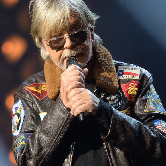 "Elle porte tout le temps des boucles d'oreilles en forme de cerises, alors je l'ai appelée Cerise", a expliqué Renaud. 
Le chanteur Renaud (Renaud Séchan) (Prix spécial de la Sacem) - Grand Prix Sacem 2018 à la salle Pleyel à Paris présenté par V. Dedienne, le 10 décembre 2018. © Veeren/Bestimage 
