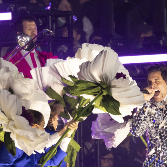 L'enfant se met à hurler, à pleurer, à sangloter, à crier. 
Medley de Mika - Personnalités à la finale de la coupe du monde de rugby Afrique du Sud / Nouvelle Zélande (12 - 11) au stade de France à Saint-Denis le 28 octobre 2023. 