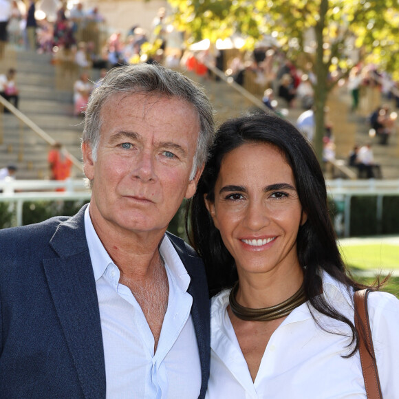 Franck Dubosc et sa femme Danièle - Qatar Prix de L'Arc de Triomphe 2023 à l'hippodrome ParisLongchamp le 1er octobre 2023.