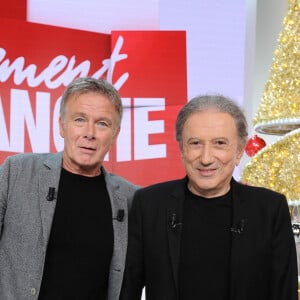 Exclusif - Franck Dubosc et Michel Drucker - Enregistrement de l'émission Vivement dimanche au studio Gabriel à Paris, le 11 novembre 2023, présentée par M.Drucker et diffusée le 3 décembre 2023 sur France 3.