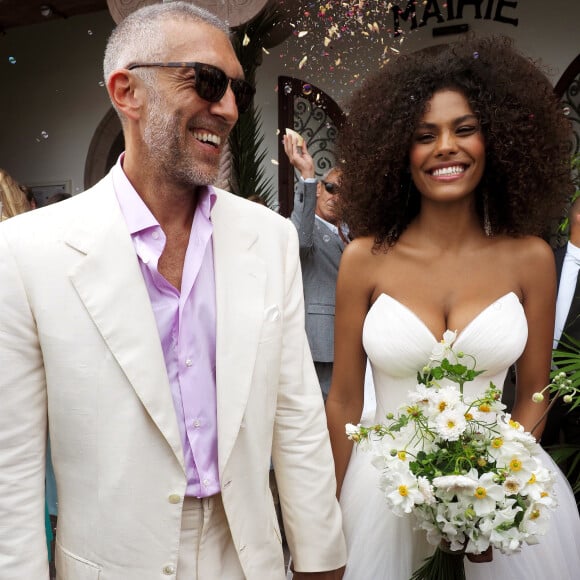 Sortie des mariés lors du Mariage civil de Vincent Cassel et Tina Kunakey à la mairie de Bidart au pays basque. © Patrick Bernard / Guillaume Collet / Bestimage