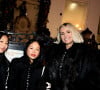 Exclusif - Laeticia Hallyday, Jade et Joy sont allées rendre visite au Manneken-Pis qui a été rhabillé en hommage à Johnny Hallyday à Bruxelles le 20 décembre 2022. © Dominique Jacovides / Bestimage 
